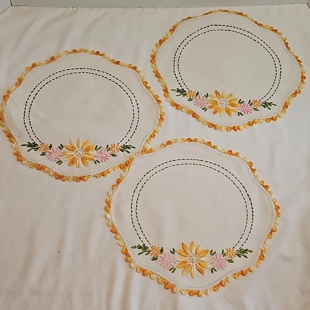 Hand Crafted Needlepoint Doily Circular Set-5 Botanical yellow floral farmhouse
